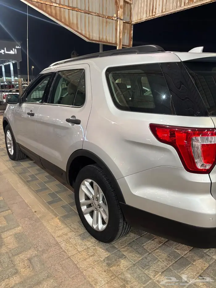 فورد اكسبلورر موديل 2017 اللون فضي سعودي بدون دبل 3