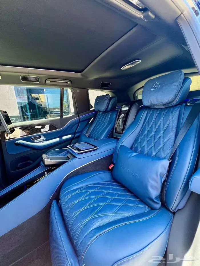 2025 Mercedes-Benz GLS 600 4MATIC 12
