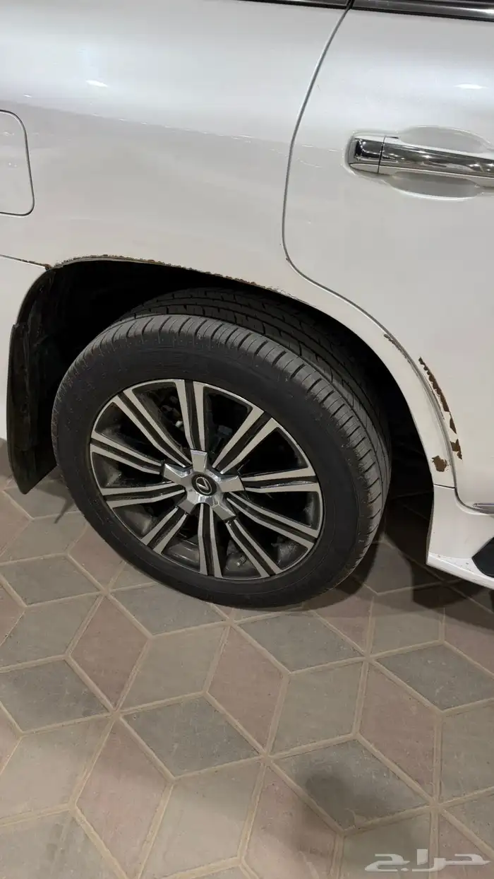 جيب لكزس 2020 LX570 لؤلؤي 11