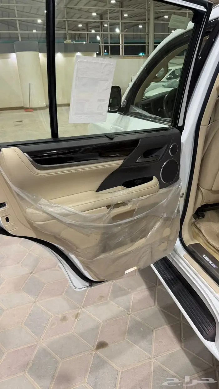 جيب لكزس 2020 LX570 لؤلؤي 15