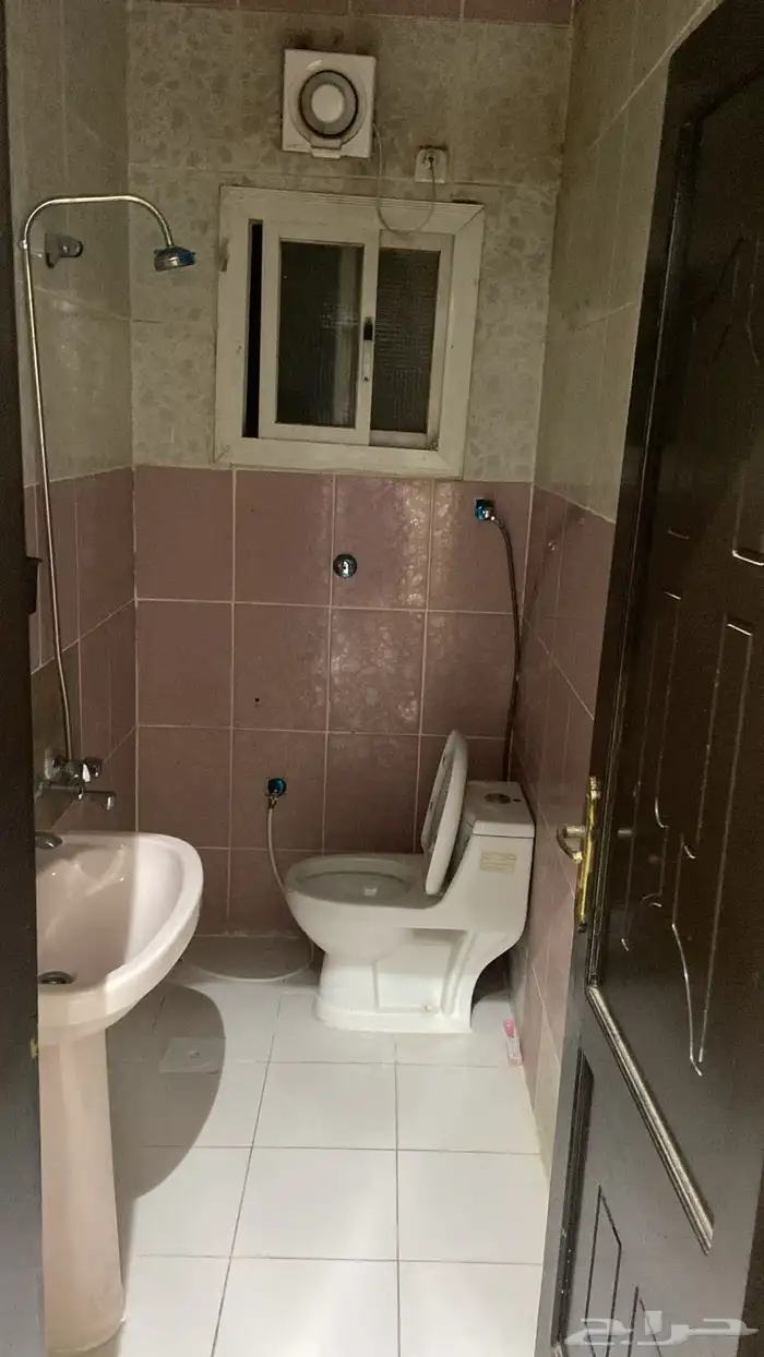 شقه مفروشه بحي قرطبه بجوار دوار الطائره 11