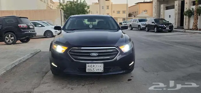 2017 Ford Taurus with mid options for sale family package 0