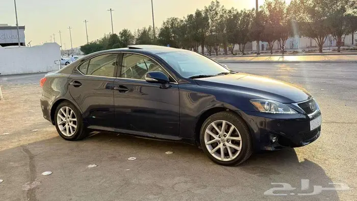 لكزس IS300 2011 ( مخزن ) لون نادر 4