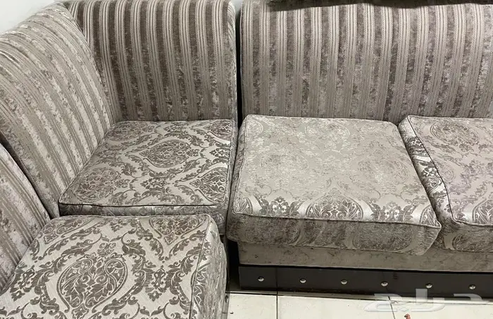 مكيف طن ونص بحالة ممتازة وغرفة جلوس 1