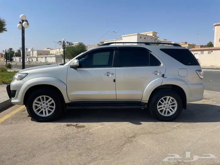 2014 TOYOTA FORTUNER 4x4 Manual Transmission Full Option 5