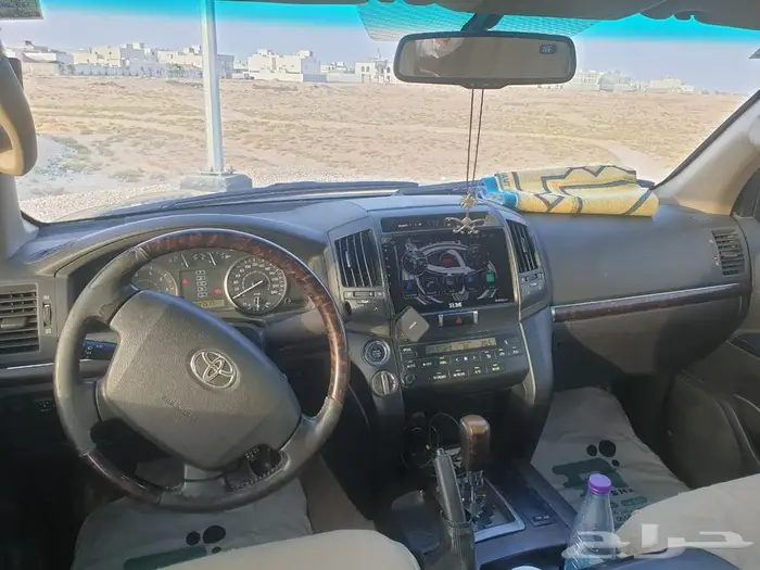 2011 لاندكروزر GXR للبيع 14
