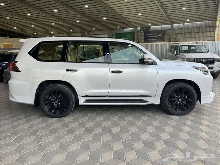 لكزس 2019 LX570 بلاك ايديشن 4
