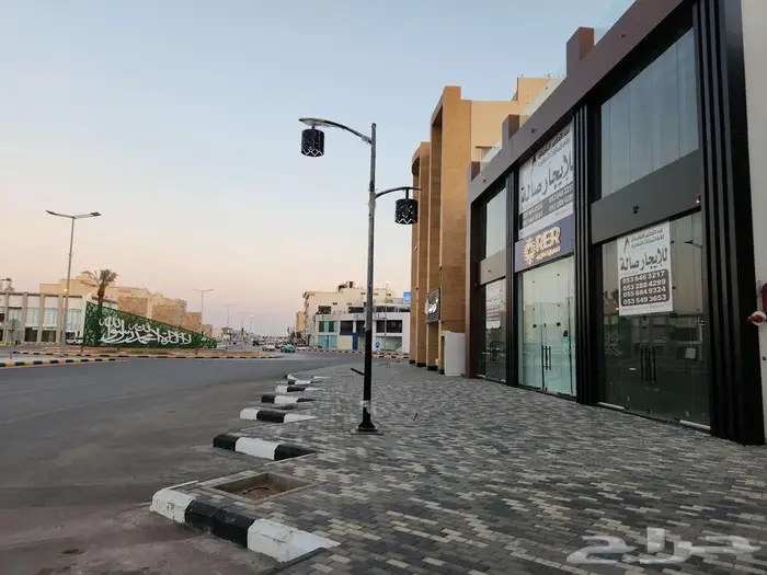 للايجار صالة تجارية فاخرة مشطبة - طريق عثمان بن عفان 1