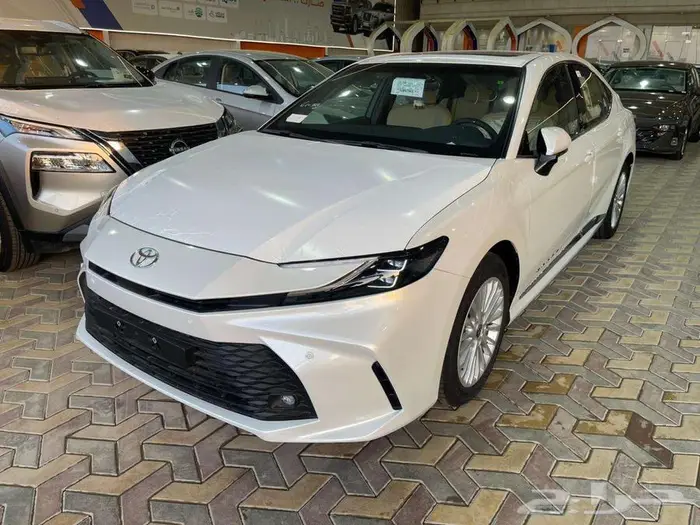 كامري LE نص فل بنزين 2025 0