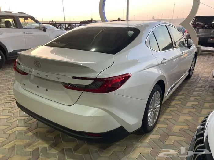 كامري LE نص فل بنزين 2025 6