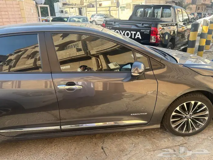 للبيع كورولا فل كامل 4