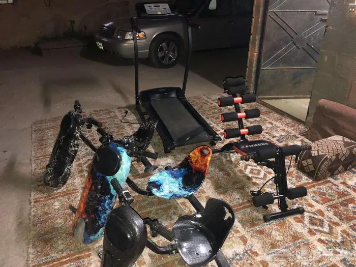 للبيع أجهزه رياضه و 3 وسكوترات 2