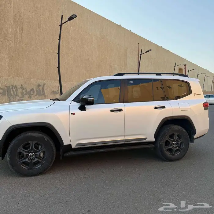 لاند كروزر 7