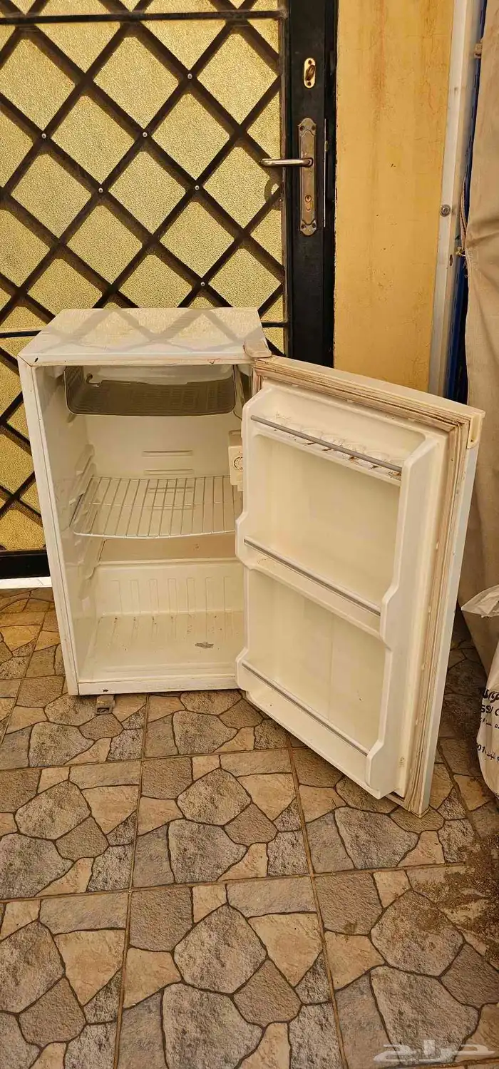 الثلاجة على السوم والبيع سمح 0