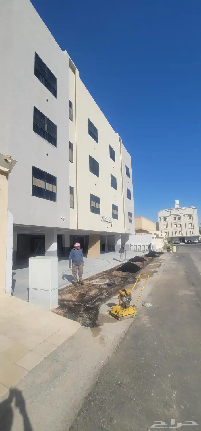 ننفذ جميع أنواع العوازل وزفلتت الرصوف ازفلت او انترلوك 0