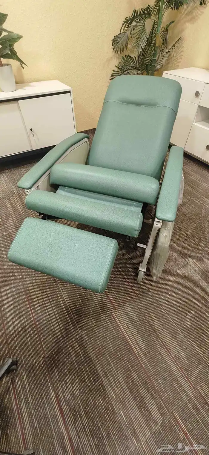 كرسي لكبار السن وذوي الاحتياجات الخاصة 3