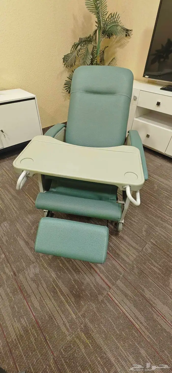 كرسي لكبار السن وذوي الاحتياجات الخاصة 1