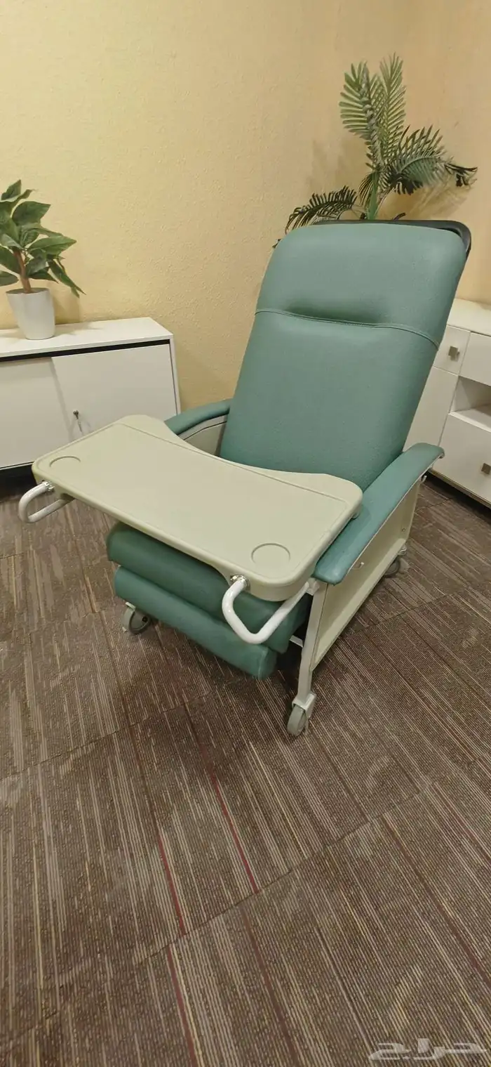 كرسي لكبار السن وذوي الاحتياجات الخاصة 2