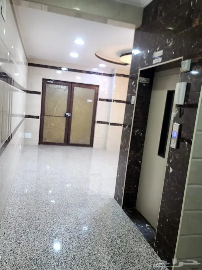 للبيع عماره في حي الريان 1