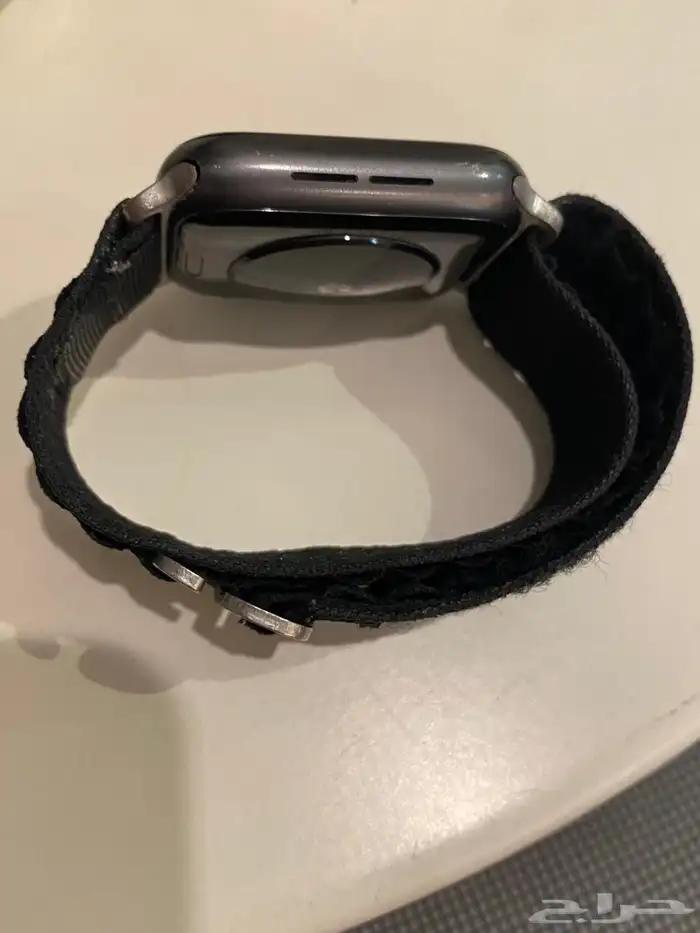 ساعة ابل se 44 4