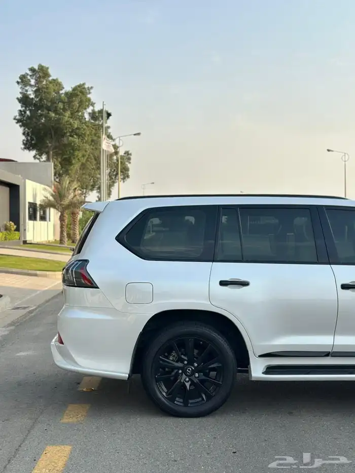 لكزس LX570 2020 بلاك ادشن 8