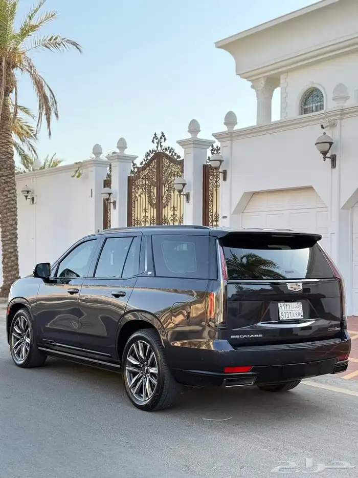 كاديلاك اسكاليد 2023 Sport 600 وارد الجميح - بحالة الوكالة 3