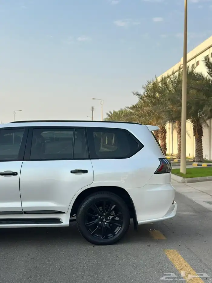 لكزس LX570 2020 بلاك ادشن 6