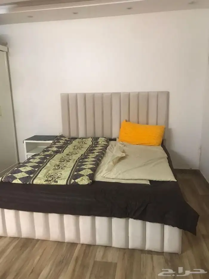 غرفة نوم دولاب ملابس 8 ظرف وتسريحه وسرير استخدام بسيط نظيفه 2