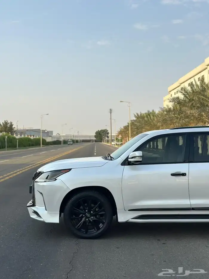 لكزس LX570 2020 بلاك ادشن 4