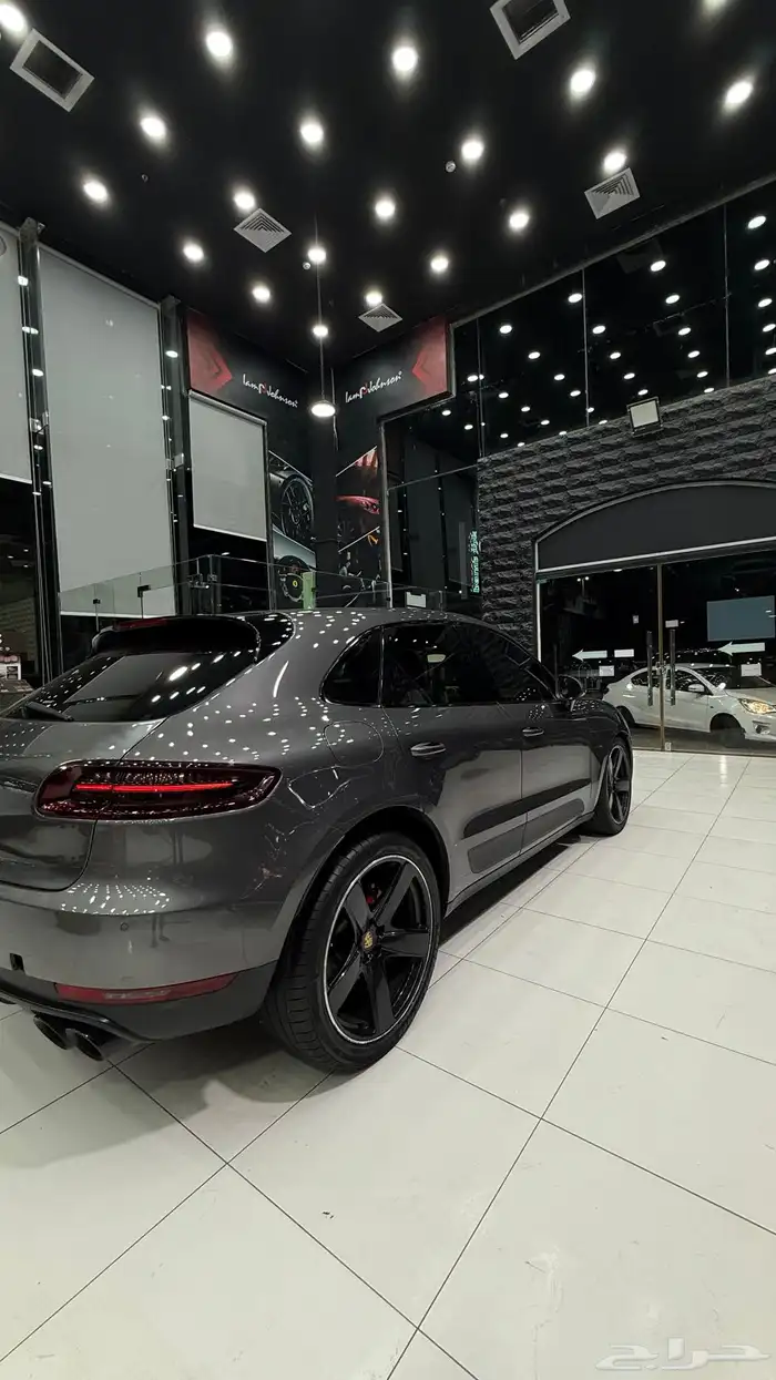 بورش ماكان بمواصفات خاصة 2