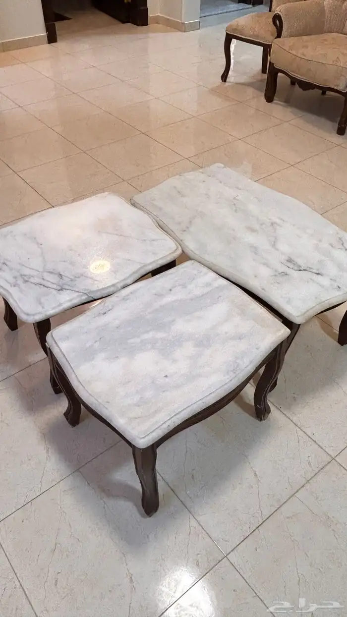 كنب خشب ملكي نضيف كامل مع طاولات رخام وطاولته تلفزيون 0