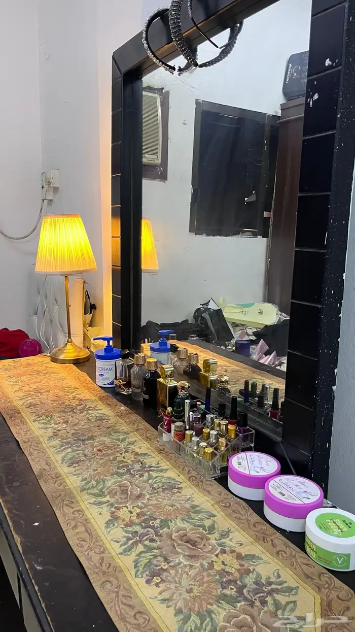 تسريحة مع كرسي صغير 5