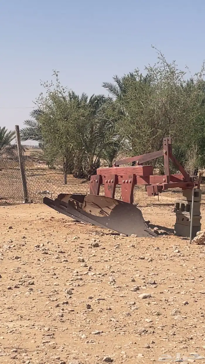 للبيع معدات مزرعه 8