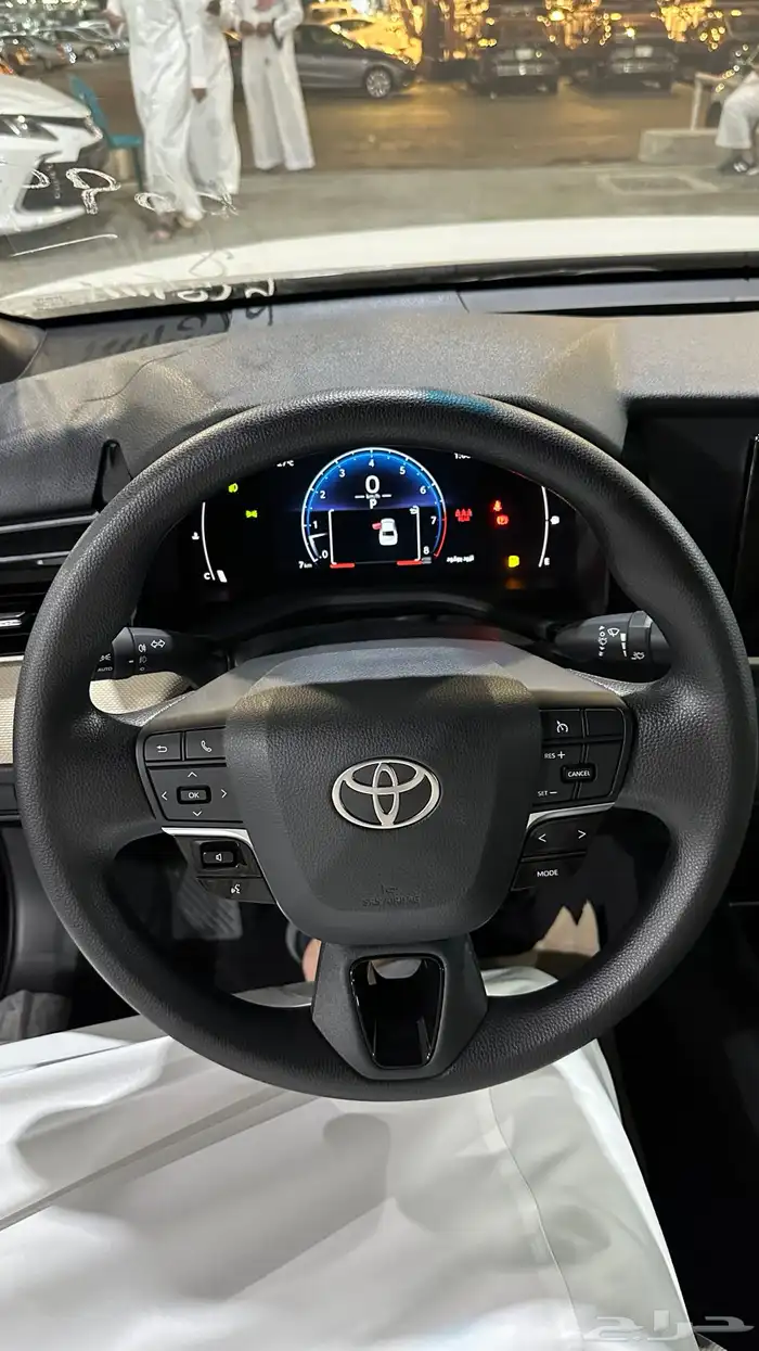 للبيع تويوتا كامري 2025 اصفار اسود 10