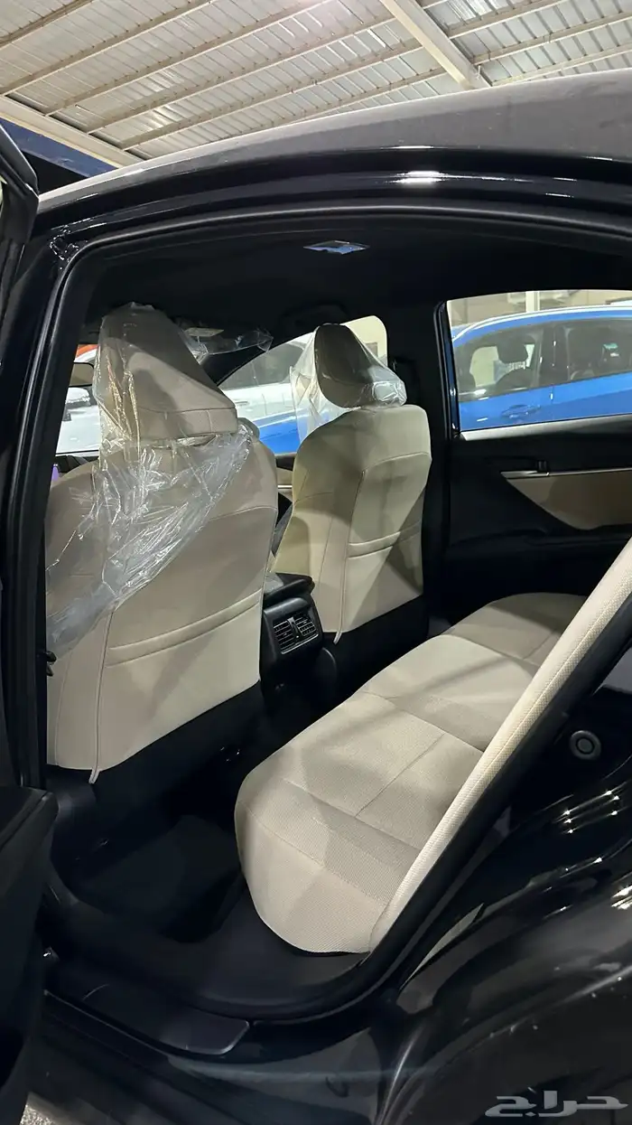 للبيع تويوتا كامري 2025 اصفار اسود 6