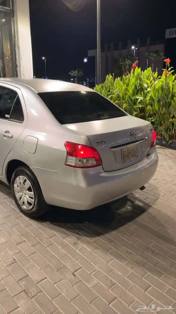 يارس 2009قير عادي نضيفه جدا 5