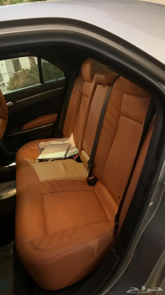 كرايزلر srt8 بلاك روف مخزن نظيف 21