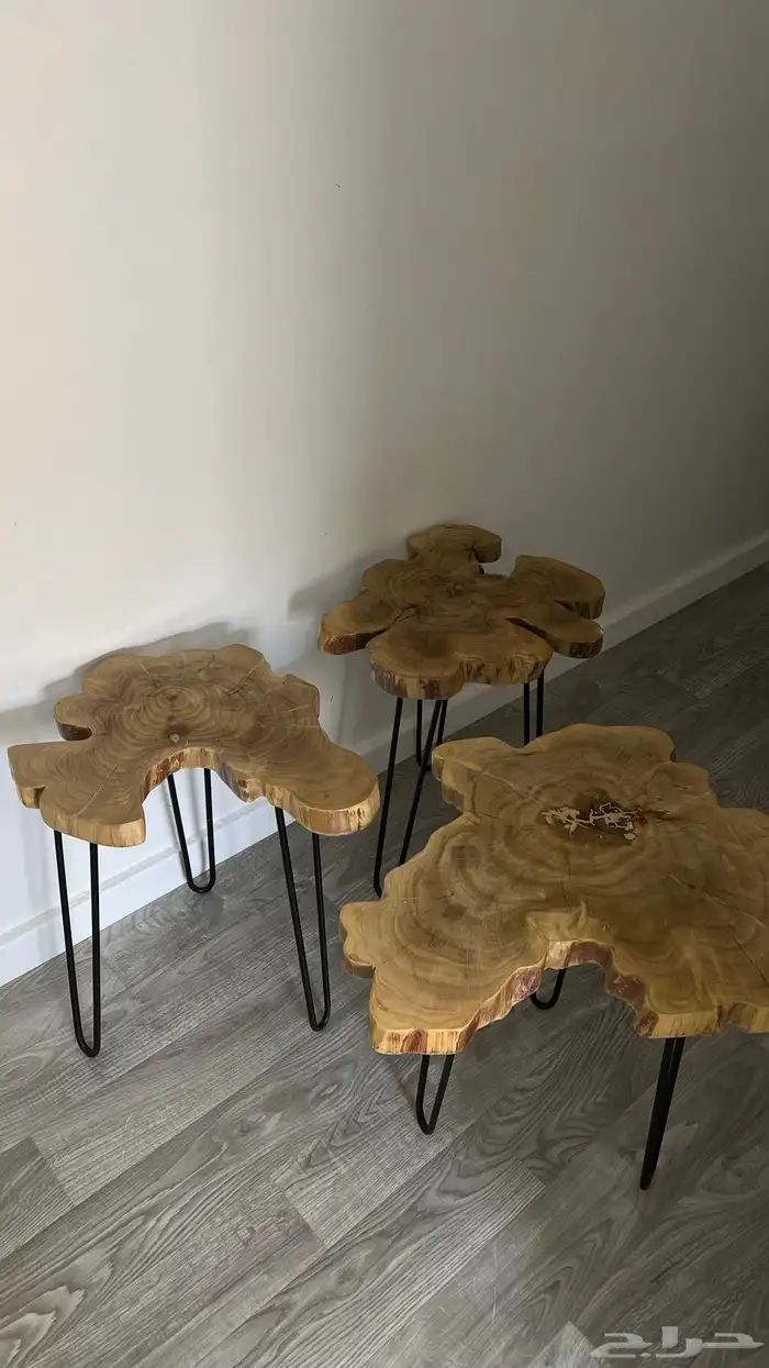 ثلاث طاولات خشب طبيعي ابي فيها 700ميه 2