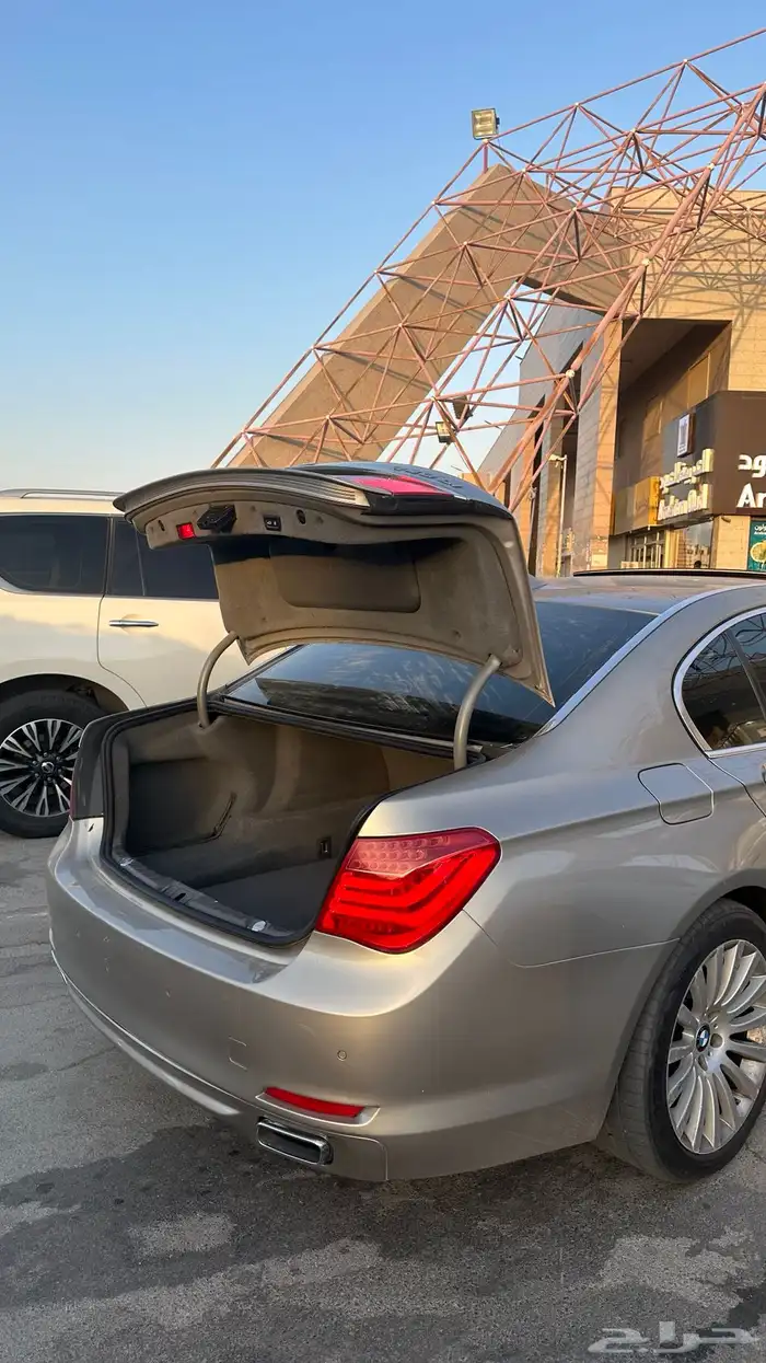 بي ام دبليو الفئة السابعة 730 28