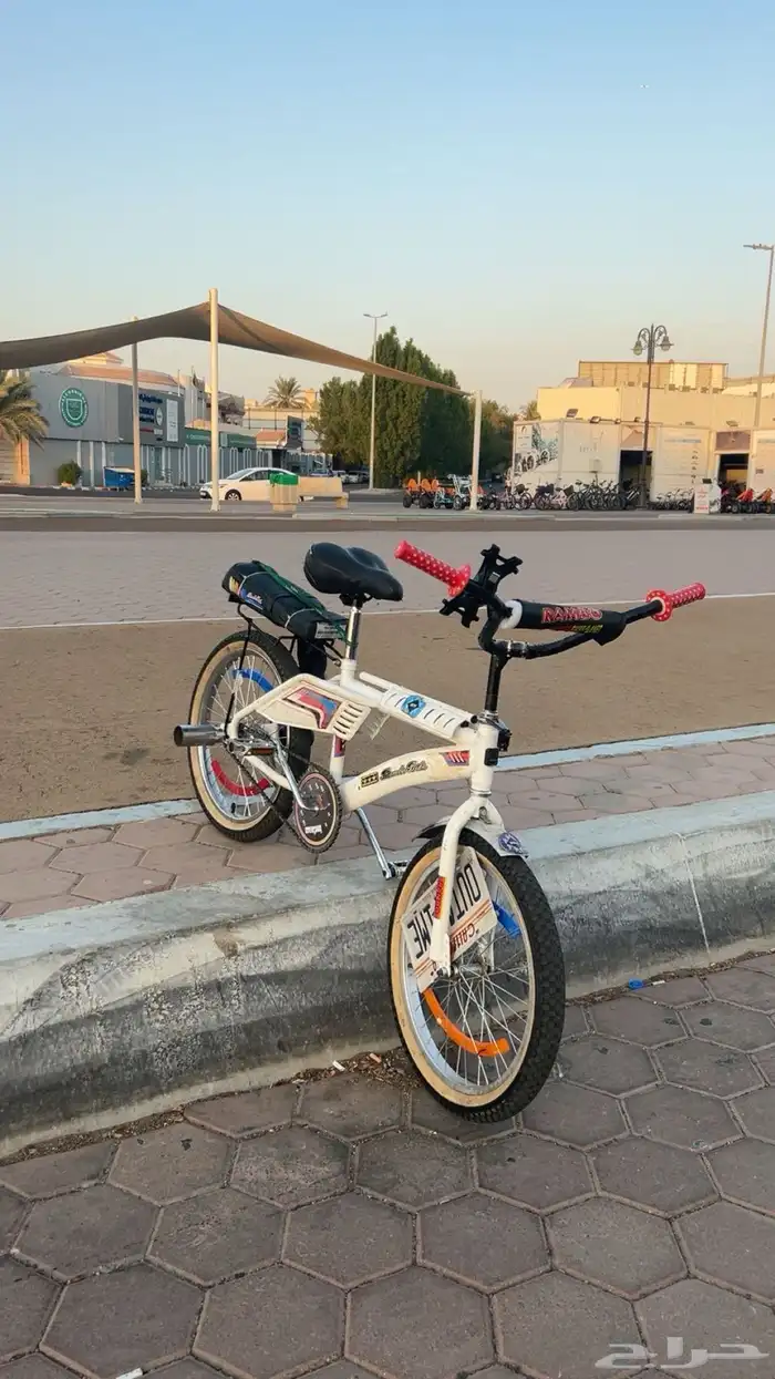 دراجه للبيع نوع رامبو نضيفه الون ابيض  مقاس 20 2