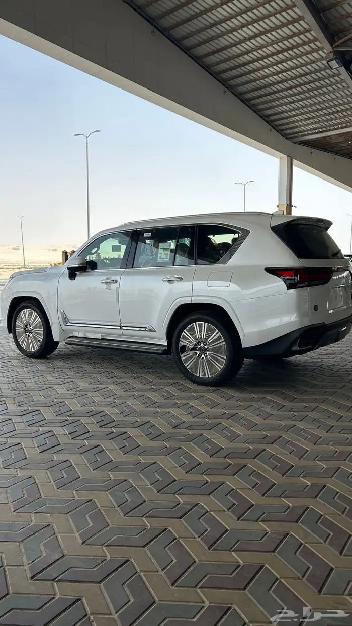 لكزس LX600BB سعودي أبيض دخليه جملي (2025) 3
