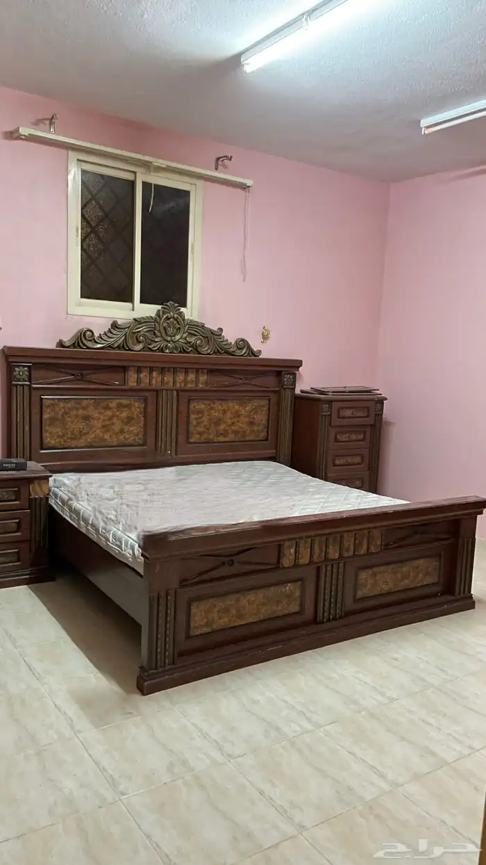 للبيع سرير و دولاب ملابس و اثنين كمدينه 1
