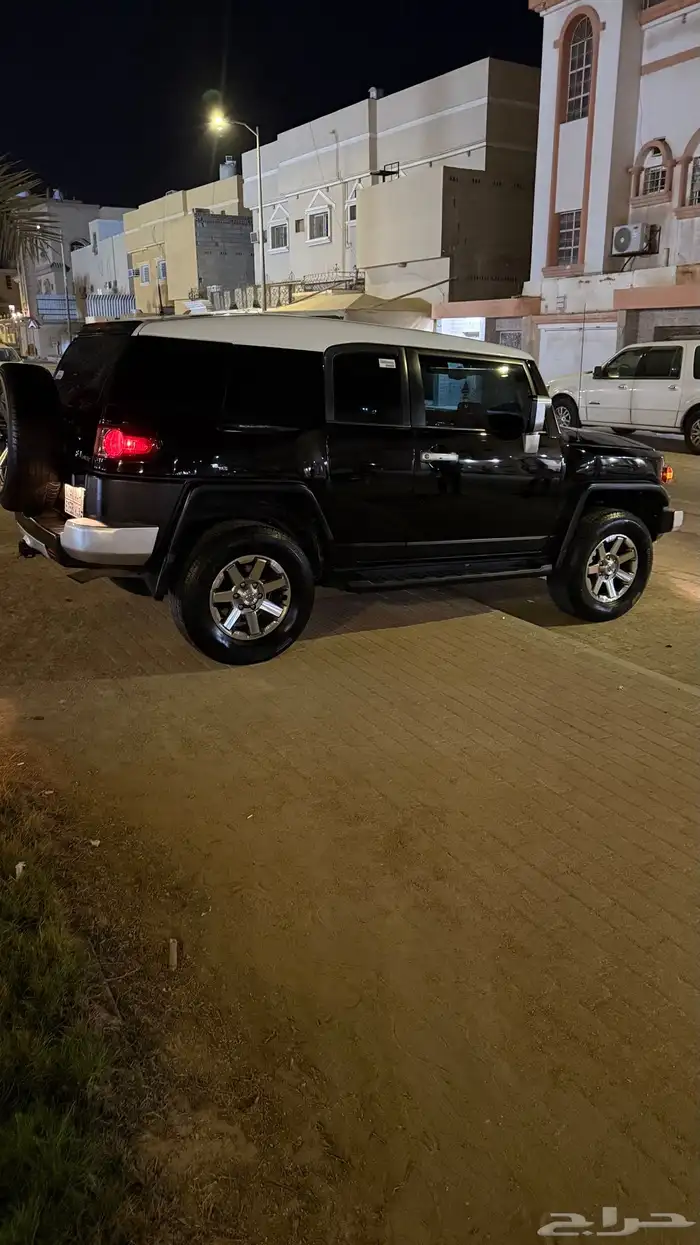 اللون اسود FJ 1 2012 7