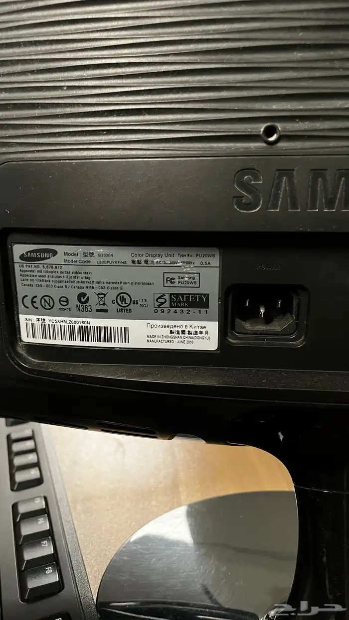 جهاز كمبيوتر مكتبي مع لوحة مفاتيح وصندوق وطابعه 1