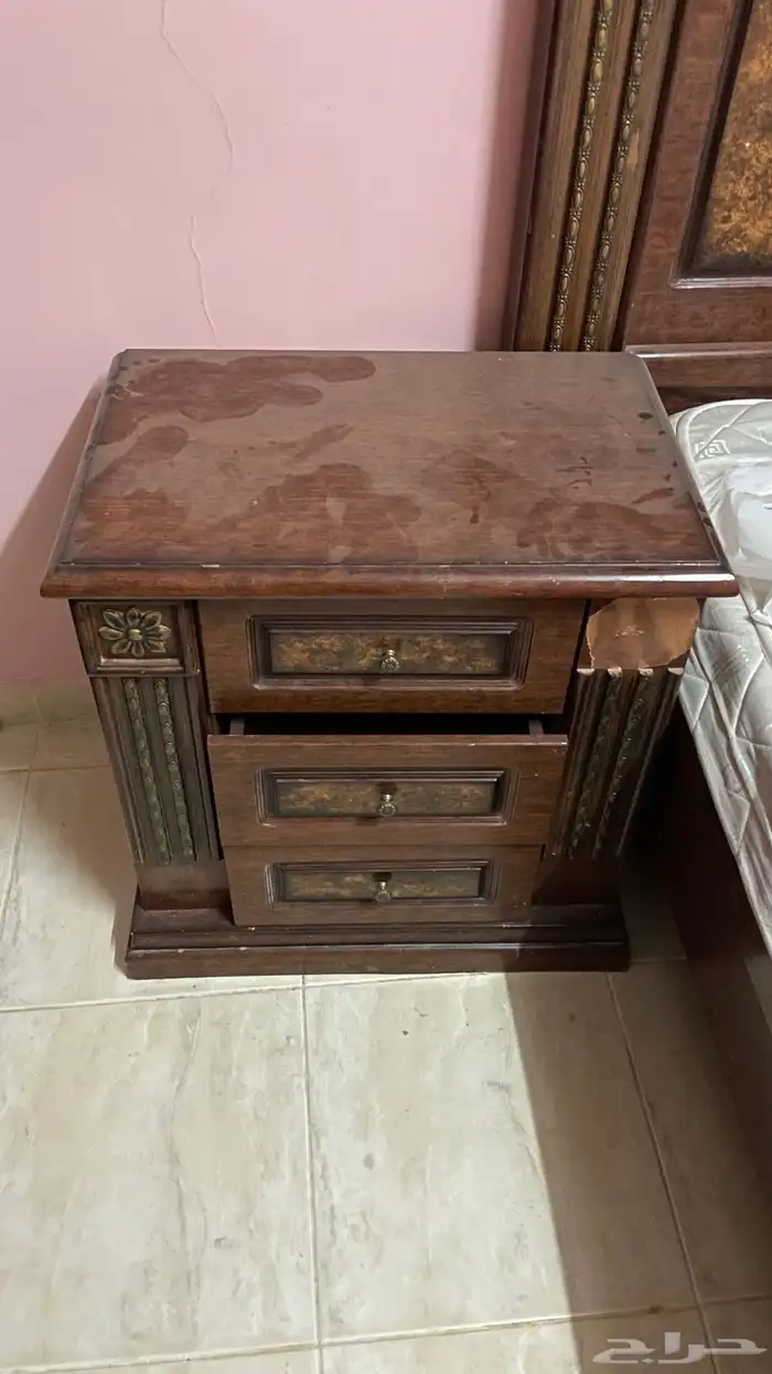 للبيع سرير و دولاب ملابس و اثنين كمدينه 3