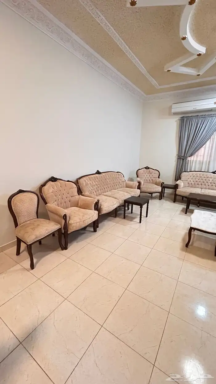 كنب خشب ملكي نضيف كامل مع طاولات رخام وطاولته تلفزيون 5