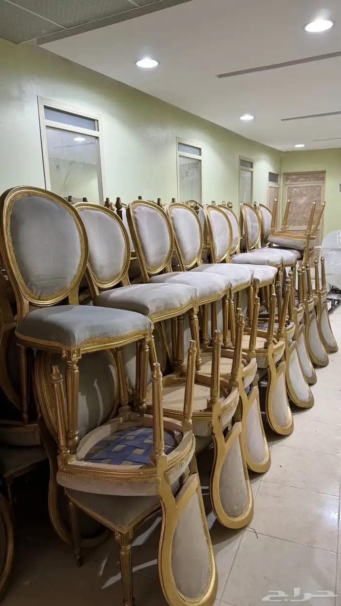 تصفيه على كراسي ديور للحفلات والقاعات 1