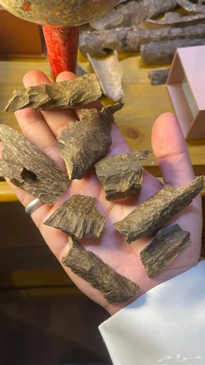 عود هندي زوايا قرميد فاخر طبيعي 7