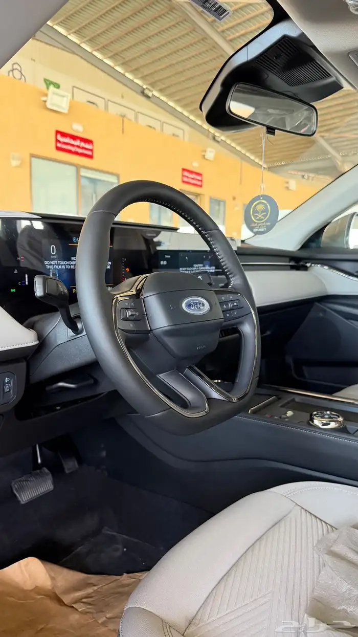 فورد تورس 2026 امبيانتي ( اسود - رمادي ) بسعر 123400 شامل 20