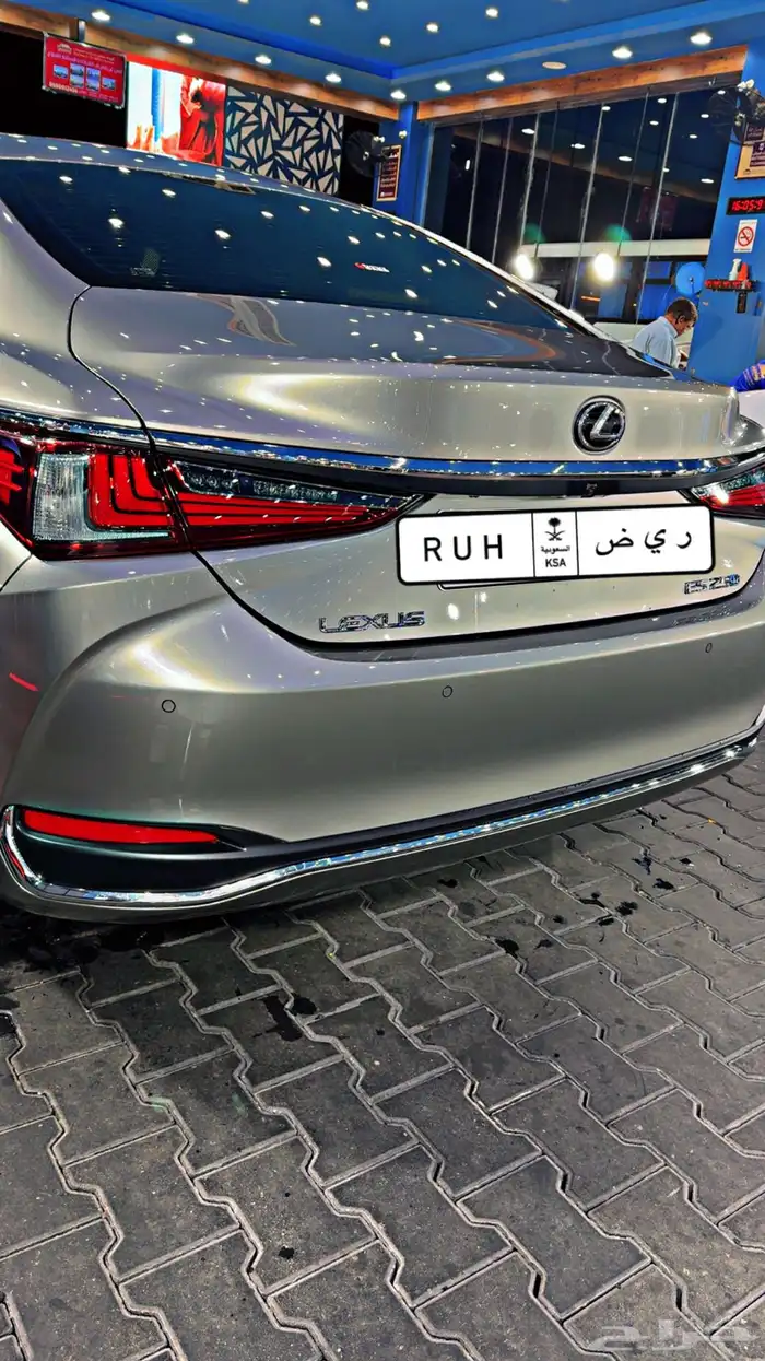 للبيع لكزس 2025 حجم ES250 17